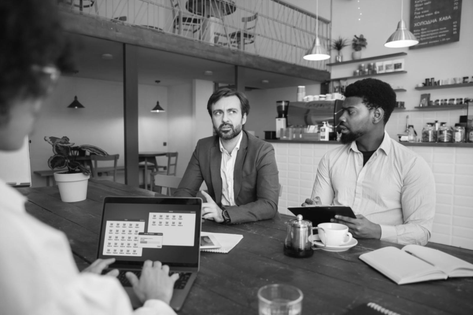 Detaillierte SEO-Keyword-Recherche und Wettbewerbsanalyse für Online-Shops